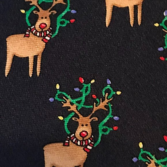 Alynn (Creative American Design) "Merry X-Moose" 100% Silk Tie - Picture 3 of 5